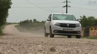 VIDEO | Rom&acirc;nia, țara drumurilor de păm&acirc;nt