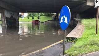 VIDEO | Strazi inundate după o ploaie torențială, &icirc;n Cluj-Napoca