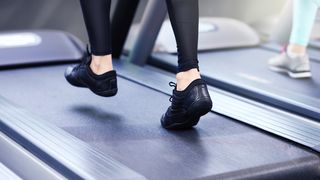Cum alegi corect o bandă de alergat?