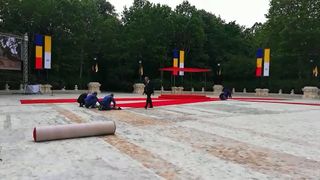 Papa în România 2019. Gafă de protocol la Cotroceni! Covorul roșu strâns de angajați înainte de plecarea Suveranului Pontif