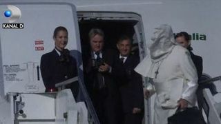 VIDEO | Papa &icirc;n Rom&acirc;nia 2019. Momentul amuzant de pe aeroport