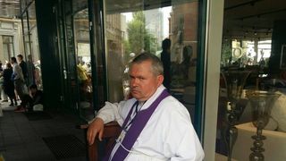 Papa în România 2019. Spovedanie la colț de stradă, oficializată de zeci de preoți catolici. Pelerinii veniți să-l vadă pe Papa Francisc au stat de vorbă cu ei