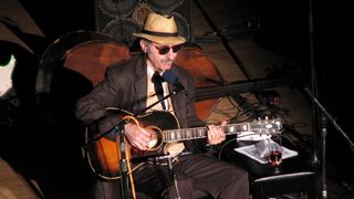 Doliu în muzică! A murit marele artist și muzician Leon Redbone