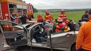 Accident grav pe DN1, &icirc;n această dimineaţă. Două victime &icirc;ncarcerate. Imagini dramatice de la locul accidentului