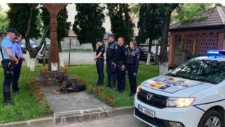 Sute de lum&acirc;nări pentru polițistul omor&acirc;t de interlop! Toată lumea &icirc;l pl&acirc;nge