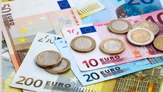 Euro a scăzut. Este cel mai mic nivel din ultimele 3 luni