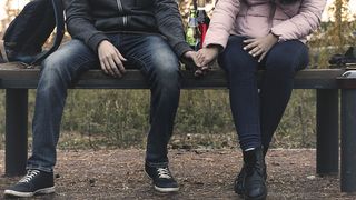 Dramă cumplită! Prezentatoare TV violată de tatăl ei!