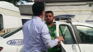 Poliţistă gravidă, trasă de păr şi lovită &icirc;n burtă &icirc;n timpul unei intervenţii