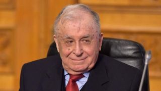 Ion Iliescu, internat &icirc;n continuare la Spitalul Elias din Capitală