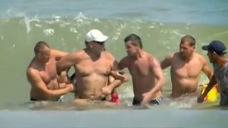 Turistul scos din mare de salvamari şi-a dat salvatorii în judecată! Silviu Luncan a cerut daune de 40.000 de euro, dar judecătorii i-au respins plângerea!