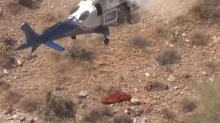 Momente de coșmar. Un elicopter a preluat o pacientă pentru a o transporta la spital, iar targa s-a rotit ca o elice