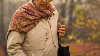 Bătrână de 72 de ani din Oradea audiată pentru trafic de droguri