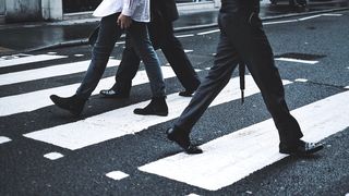 Un tânăr din Bârlad și-a văzut moartea cu ochii. Era să fie spulberat de o mașină scăpată de sub control