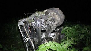 Accident cumplit noaptea trecută &icirc;n Buzău. Şoferul unui BMW a băgat cinci tineri nevinovaţi &icirc;n spital