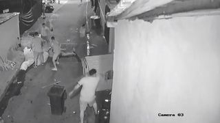 Scene desprinse din filmele de acțiune: bătaie cu bâte în centrul Capitalei, noaptea trecută