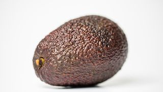Jaf armat cu avocado! Un bărbat a furat 8.000 de dolari din două bănci folosindu-se de un fruct drept armă