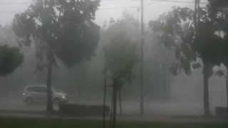 Vreme instabilă, cu vijelii &icirc;n Moldova şi caniculă la c&acirc;mpie