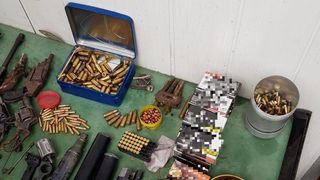 T&acirc;nărul de 20 de ani suspectat că ar fi introdus &icirc;n ţară arme, plasat sub control judiciar