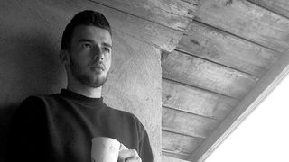 Tragedie într-o familie din Dâmbovița. Tânăr găsit decedat, cu venele tăiate, în Anglia