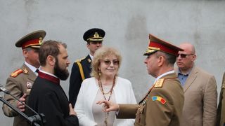 S-a inaugurat monumentul artiștilor muzicii românești! Uite cum au apărut Corina Chiriac, Marius Țeicu sau Stela Enache FOTO