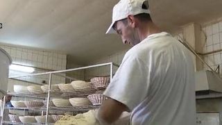 VIDEO | Nu mai are cine să ne coacă p&acirc;inea. Aducem brutari din Sri Lanka