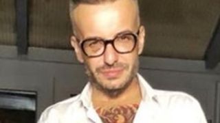 Scene HALUCINANTE la mormântul lui Răzvan Ciobanu! Un bărbat misterios plânge în hohote după designer şi vorbeşte singur! "L-am întrebat dacă pot să-l ajut cu ceva" EXCLUSIV!