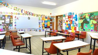 Elevii intră în vacanţa de vară; se vor întoarce la şcoală în 9 septembrie