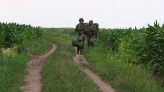 Militar american, rănit la cap după o parașutare de noapte lângă aerodromul Boboc