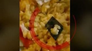 VIDEO | Lamă de cuțit, &icirc;n m&acirc;ncarea de la restaurant