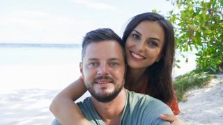 Ce au păţit cei doi soţi din Bucovina care şi-au v&acirc;ndut apartamentul ca să călătorească prin lume