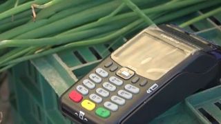 VIDEO | Piața din care putem cumpăra brânză și roșii cu cardul