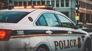 O româncă de 28 de ani, înjunghiată și jefuită la Paris