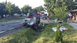 Un poliţist aflat &icirc;n timpul liber a provocat un accident &icirc;n care două persoane şi-au pierdut viaţa