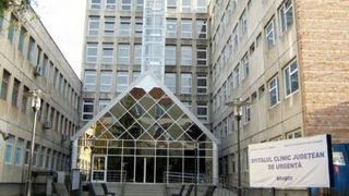 Braşov: 17 persoane, din care zece copii, primesc &icirc;ngrijiri medicale după au acuzat ameţeală, vărsături şi scaune diareice; Cinci copii şi patru adulţi, transportaţi la spital