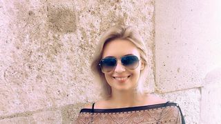 Andreea Liptak a ajuns milionară &icirc;n dolari, dar provine dintr-o familie săracă: &rdquo;Mama mea a murit tristă, cu o pensie de 750 de lei pe lună. Și ceapă aș fi v&acirc;ndut, dacă asta mi-ar fi ajutat familia!&rdquo;