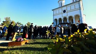 Tragedie la Buzău, după ce un clopotar a căzut de pe biserică şi a murit