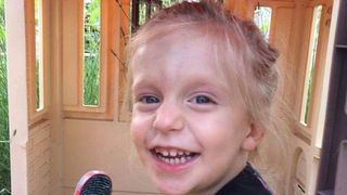 Un băiețel de 4 ani a murit după ce medicii i-au spus mamei că este constipat! Copilul avea o boală gravă, &icirc;nsă a fost trimis acasă fără alte investigații