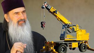 VIDEO | Imagini incredibile cu &Icirc;naltpreasfințitul Teodosie. Ce spun psihologii despre slujba din macara
