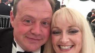 Bărbatul gelos care şi-a ucis soţia &icirc;mpuşc&acirc;nd-o de două ori &icirc;n g&acirc;t, condamnat la &icirc;nchisoare pe viaţă