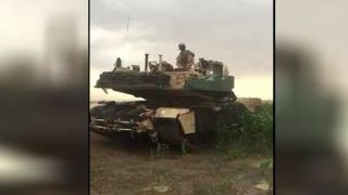 VIDEO | &bdquo;Vuruie casa cu noi!&rdquo;. Locuitorii din satele pe unde trec tancuri americane sunt supărați