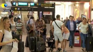 VIDEO | Vacanțe începute prost. Prima zi, petrecută pe aeroport