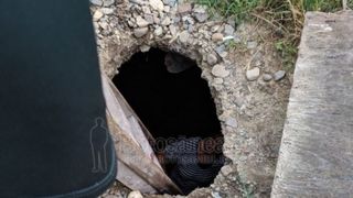 Femeie din Botoșani rănită după ce s-a surpat pământul de sub ea și a căzut 3 metri în gol