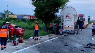 Un taximetrist și-a pierdut viața după ce a intrat cu mașina într-o cisternă