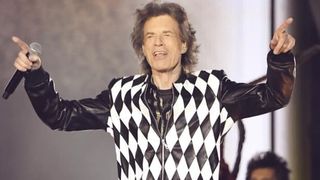 Mick Jagger a revenit pe scenă în primul concert după operaţia la inimă suferită în aprilie