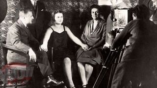 Cum arată casa în care a trăit Eleonora Zugun, supranumită ”fata diavolului”! Românca din satul Talpa a uimit lumea cu capacitățile ei paranormale FOTO