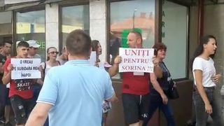 VIDEO | Cazul Sorina. Peste 100 de persoane protestează în Drobeta-Turnu Severin