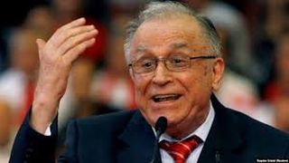 Ion Iliescu a fost internat de urgență &icirc;n spital