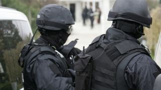 Minore cu vârste între 5 și 17 ani obligate să producă materiale pornografice pentru un neamț 