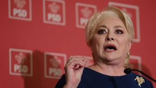 Dăncilă spune că fetiţa de la Baia de Aramă este consiliată de specialişti ai asistenţei sociale: Anchetele vor continua pentru că mai sunt multe întrebrări cu privire la acest caz de adopţie care trebuie să primească un răspuns