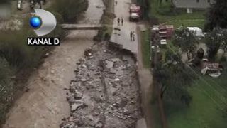 VIDEO | Drum județean, surpat după viitură. Mii de oameni sunt afectați